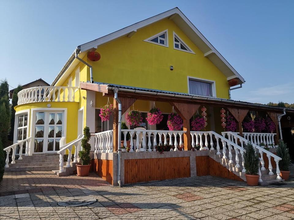 Stars Livezeni Hotel Ivanesti ภายนอก รูปภาพ
