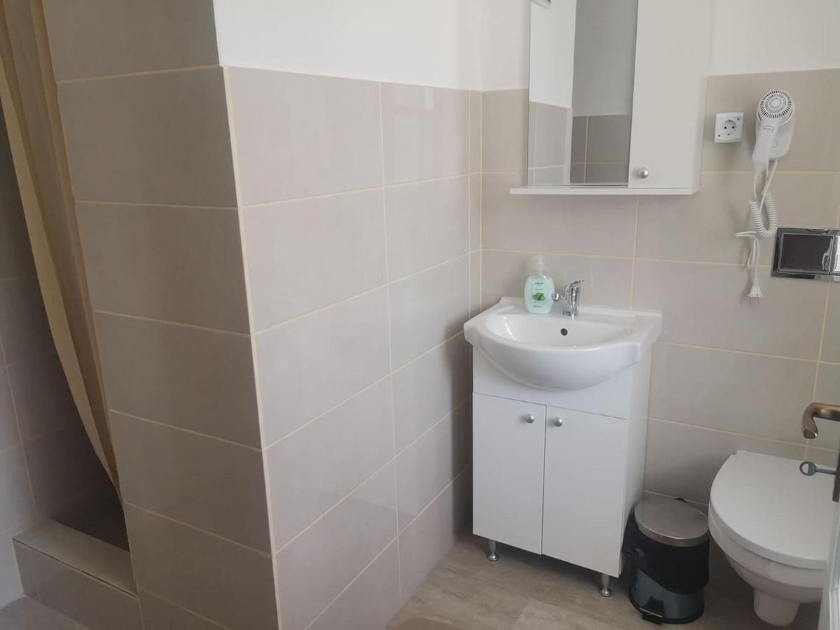 Stars Livezeni Hotel Ivanesti ภายนอก รูปภาพ